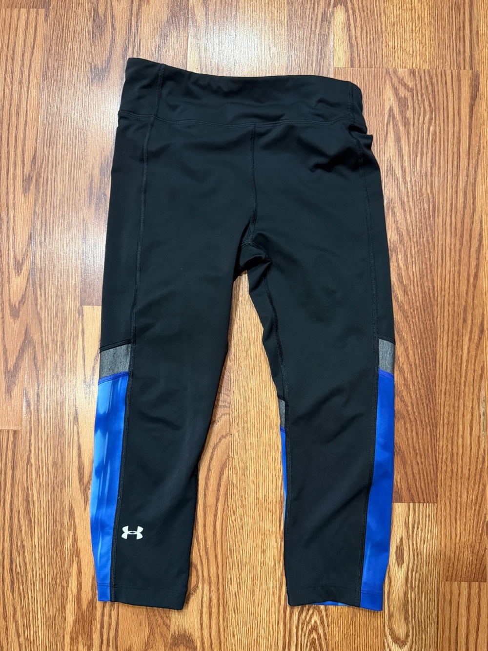 Under Armour Black and Blue Women’s size S Athletic Leggings